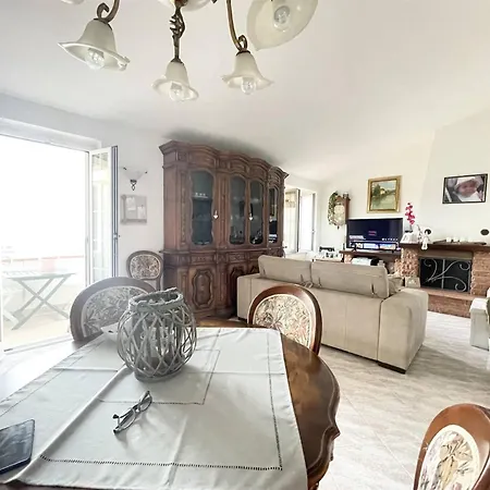 Bellavista Apartment *